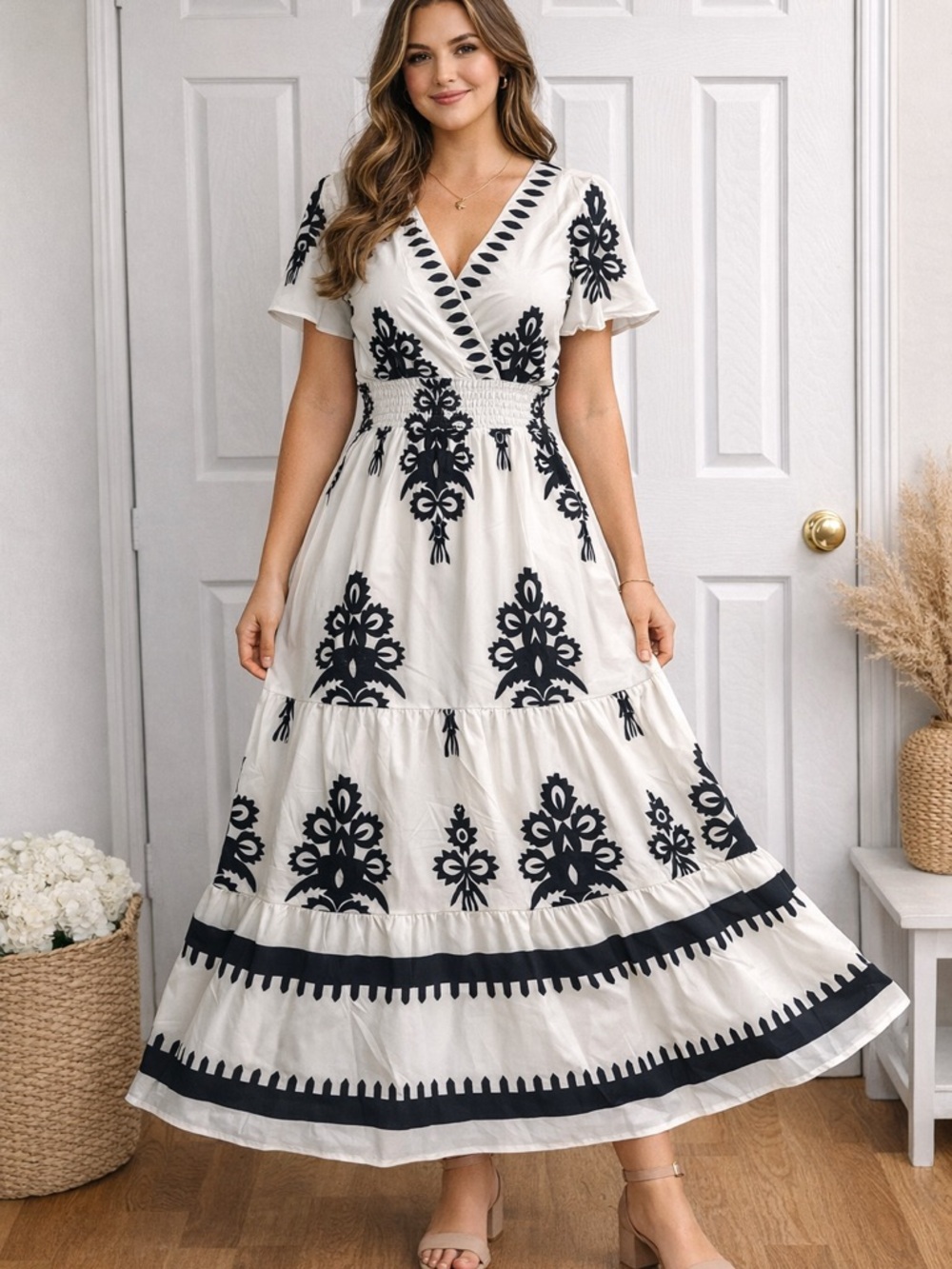 Women’s White Black Floral Midi Dress Size M Boho V-Neck Short Sleeve Flowy